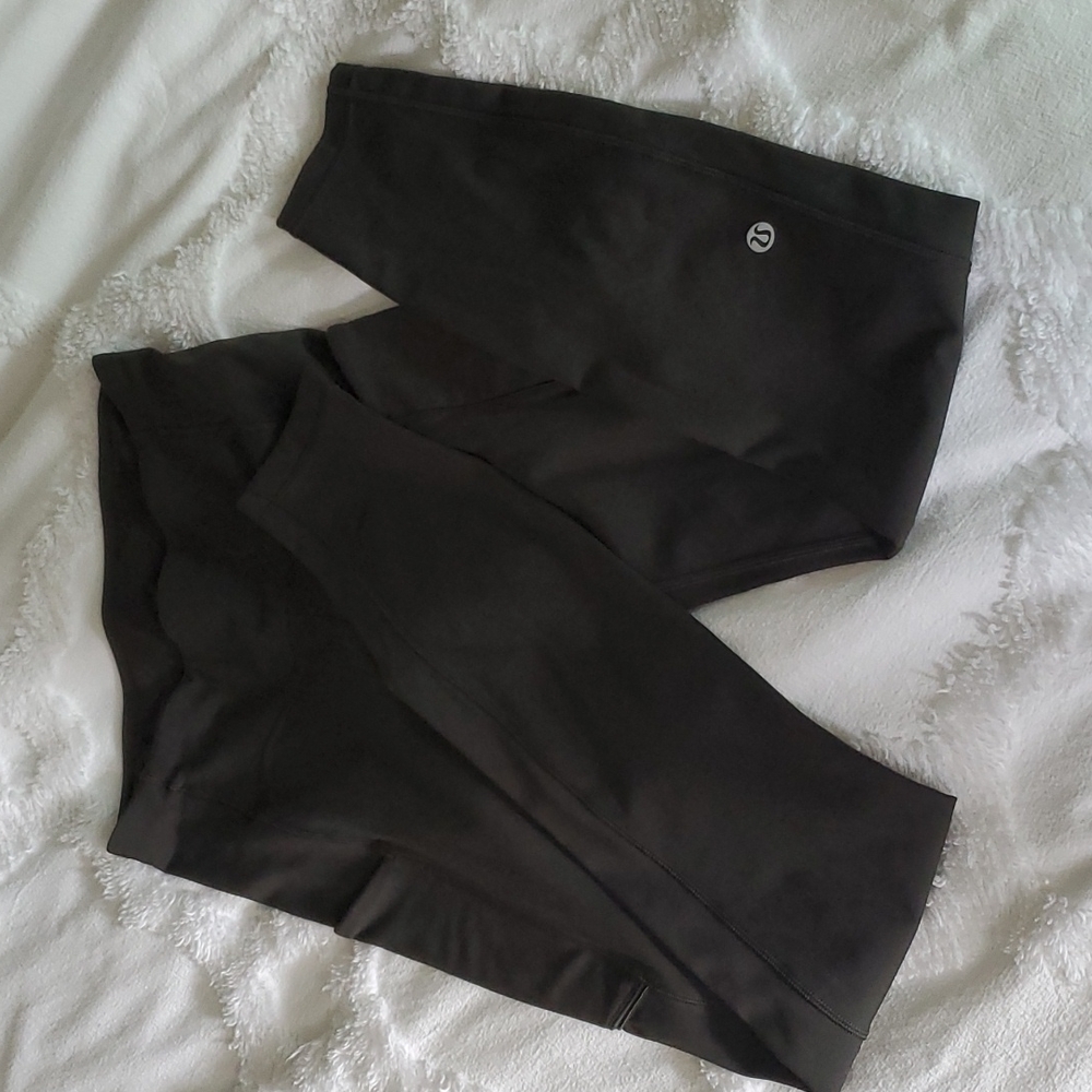Lululemon size 4